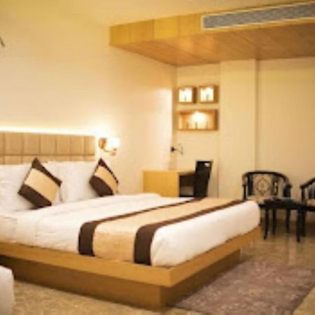 Hotel Aditya Residency Bhopal Buitenkant foto